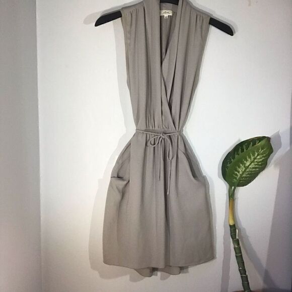 Wilfred Aritzia Sabine Minidress,Small. Grey. Faux wrap. Excellent condition. - Picture 4 of 10